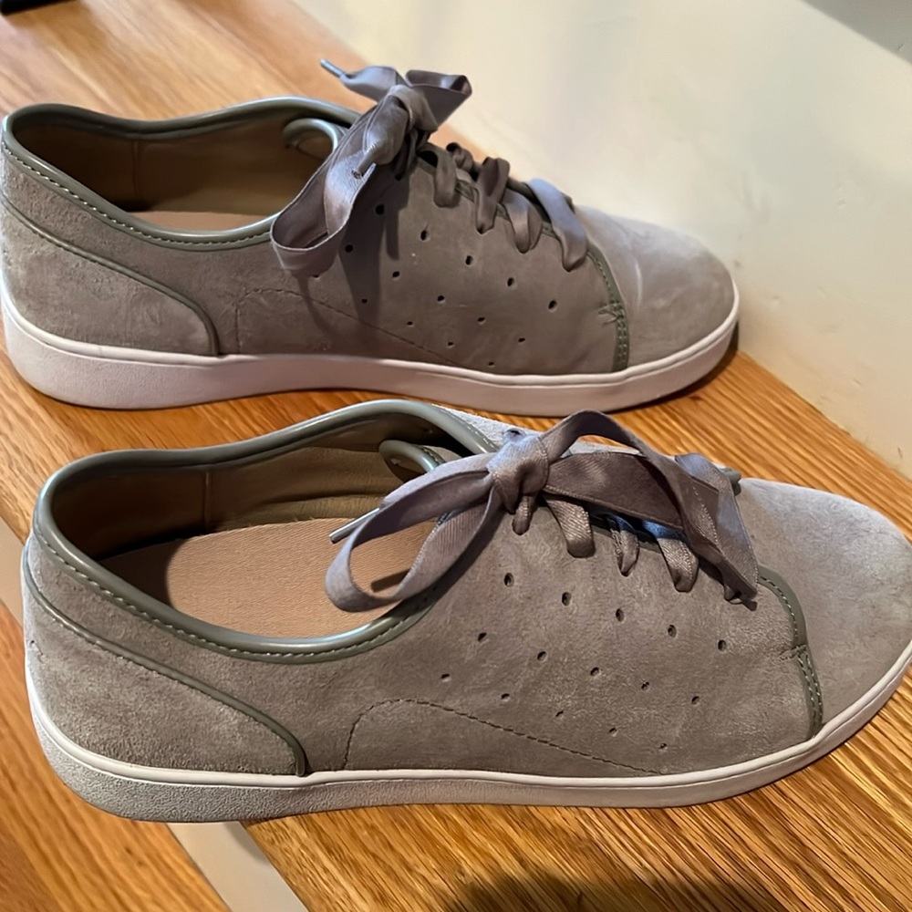 Euc Vionic Splended Keke Suede Sneakers View 3